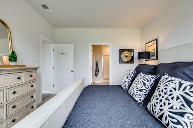 1013 Linn Cove Ct, Gallatin, TN 37066