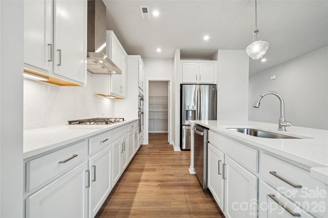 416 Alameda Way, Matthews, NC 28104