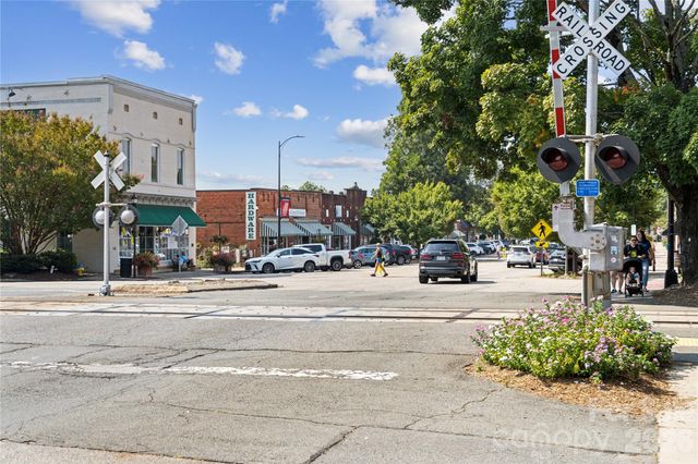 416 Alameda Way, Matthews, NC 28104