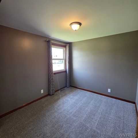 42 Glendale Lane, Cheektowaga, NY 14225