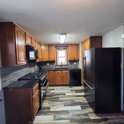 42 Glendale Lane, Cheektowaga, NY 14225