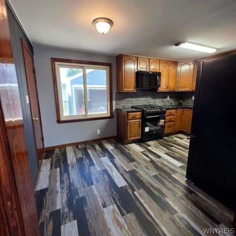 42 Glendale Lane, Cheektowaga, NY 14225