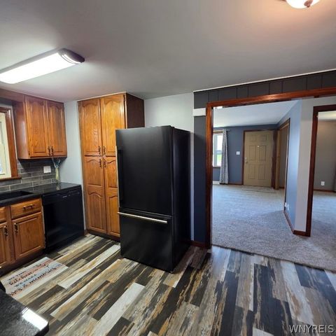 42 Glendale Lane, Cheektowaga, NY 14225