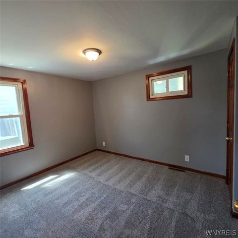42 Glendale Lane, Cheektowaga, NY 14225