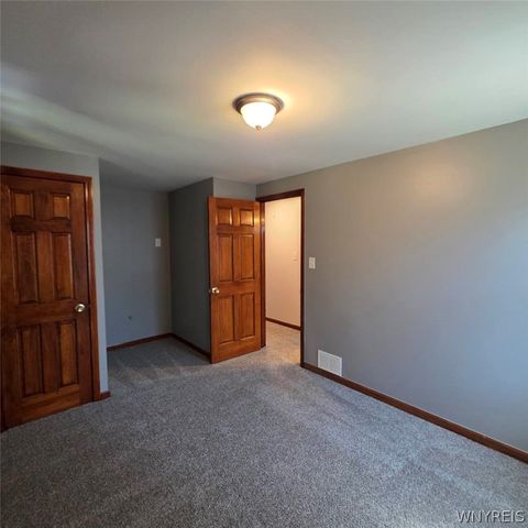 42 Glendale Lane, Cheektowaga, NY 14225