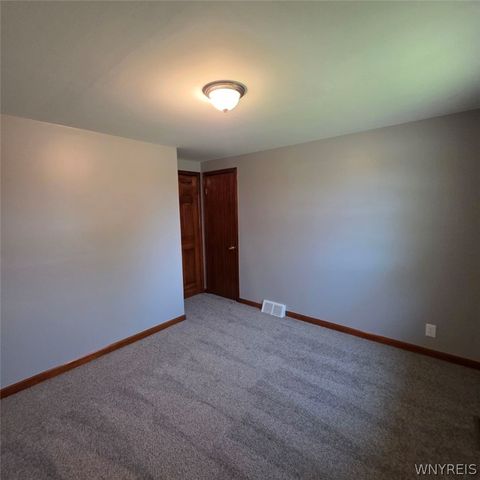 42 Glendale Lane, Cheektowaga, NY 14225