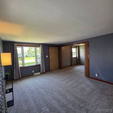 42 Glendale Lane, Cheektowaga, NY 14225