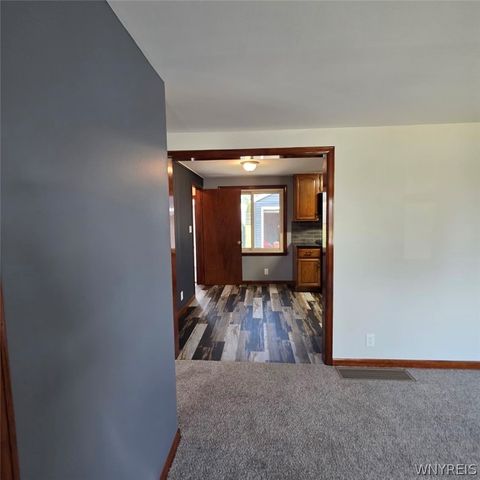 42 Glendale Lane, Cheektowaga, NY 14225