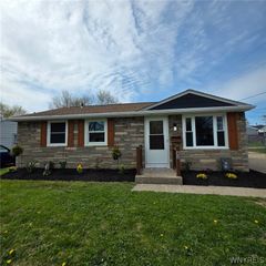 42 Glendale Lane, Cheektowaga, NY 14225