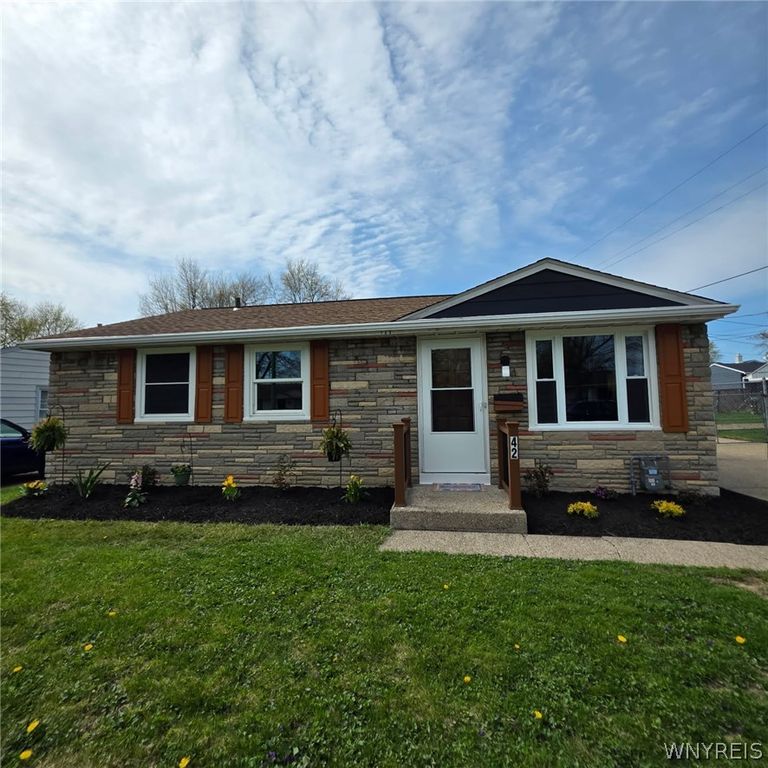 42 Glendale Lane, Cheektowaga, NY 14225