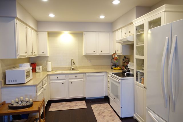 4000 Dundee Road 203B, Northbrook, IL 60062