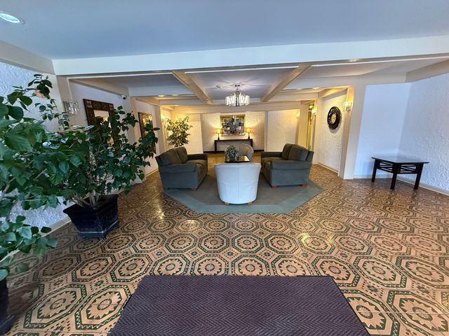 4000 Dundee Road 203B, Northbrook, IL 60062