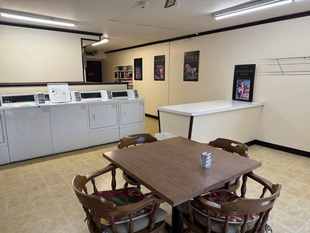 4000 Dundee Road 203B, Northbrook, IL 60062