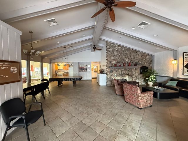 4000 Dundee Road 203B, Northbrook, IL 60062