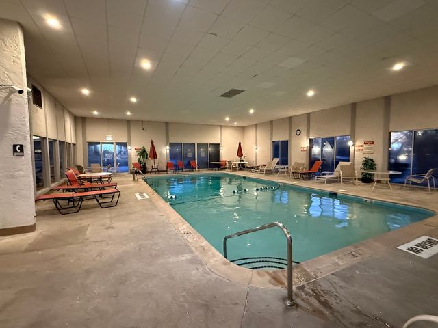 4000 Dundee Road 203B, Northbrook, IL 60062