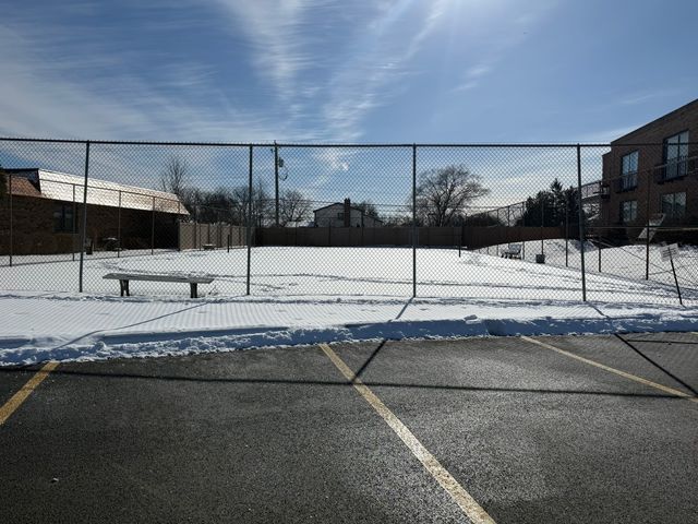 4000 Dundee Road 203B, Northbrook, IL 60062