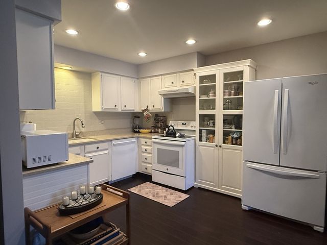 4000 Dundee Road 203B, Northbrook, IL 60062