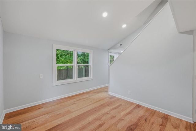 64 HOBDAY LN, Berkeley Springs, WV 25411