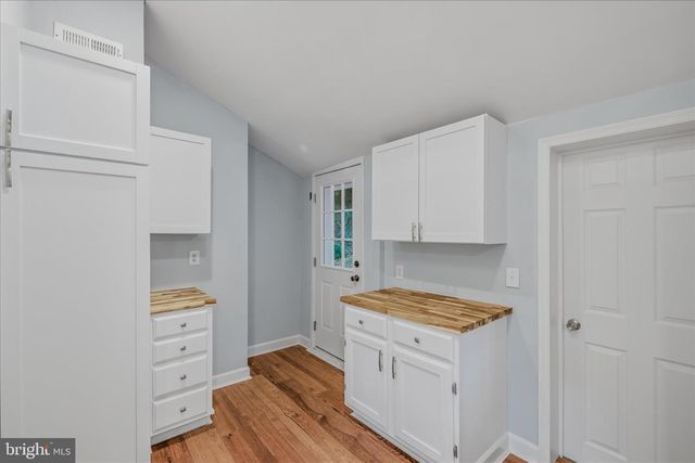 64 HOBDAY LN, Berkeley Springs, WV 25411