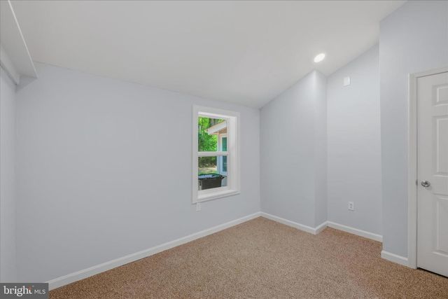 64 HOBDAY LN, Berkeley Springs, WV 25411