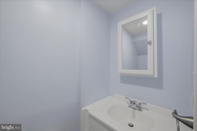 64 HOBDAY LN, Berkeley Springs, WV 25411
