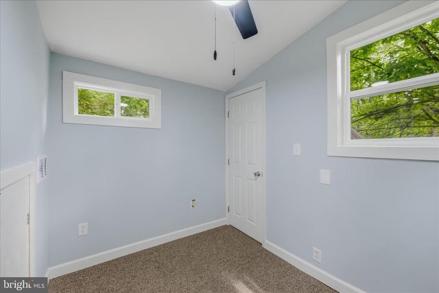 64 HOBDAY LN, Berkeley Springs, WV 25411