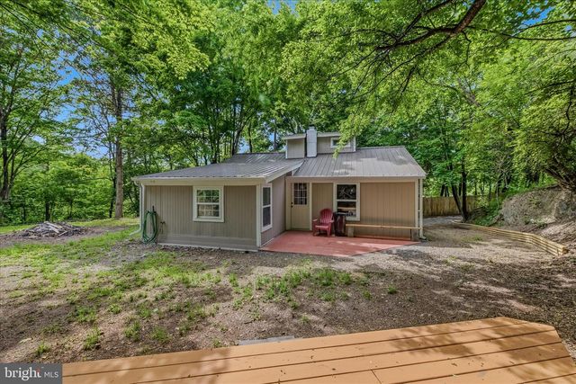 64 HOBDAY LN, Berkeley Springs, WV 25411