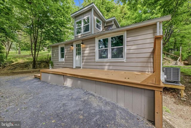 64 HOBDAY LN, Berkeley Springs, WV 25411
