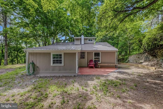 64 HOBDAY LN, Berkeley Springs, WV 25411