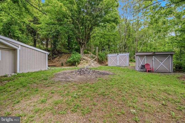 64 HOBDAY LN, Berkeley Springs, WV 25411