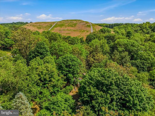 64 HOBDAY LN, Berkeley Springs, WV 25411