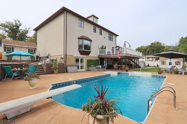 400 Madison Hill Rd, Clark Twp., NJ 07066