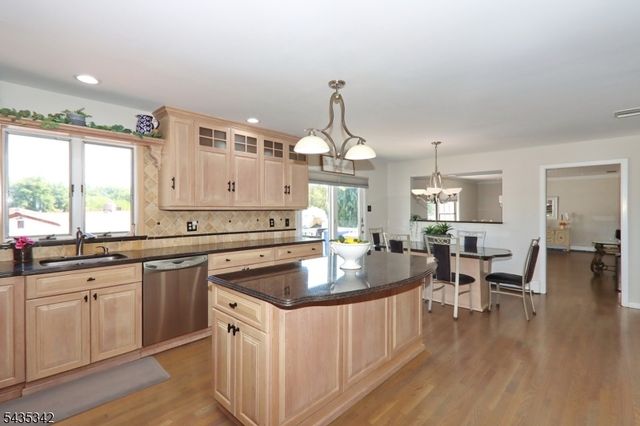 400 Madison Hill Rd, Clark Twp., NJ 07066