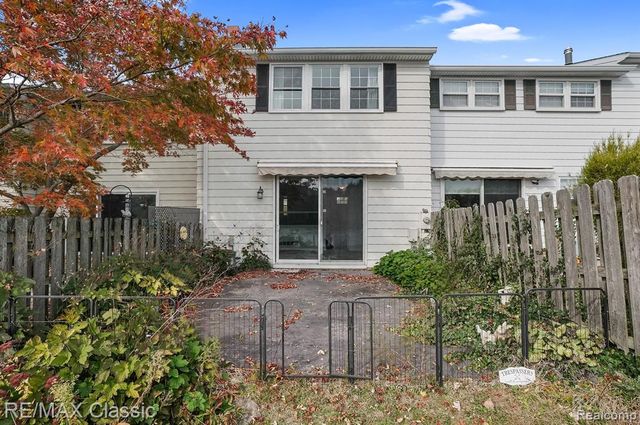 19580 Crystal Lake Drive, Northville, MI 48167