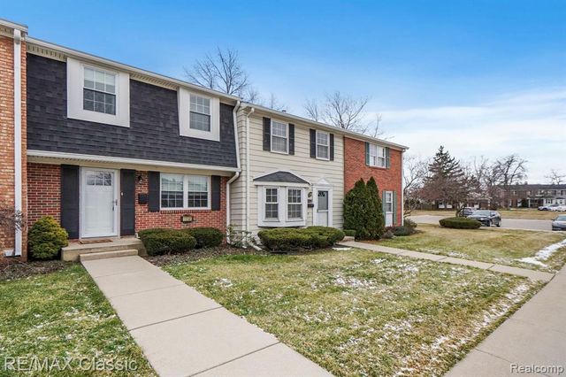 19580 Crystal Lake Drive, Northville, MI 48167