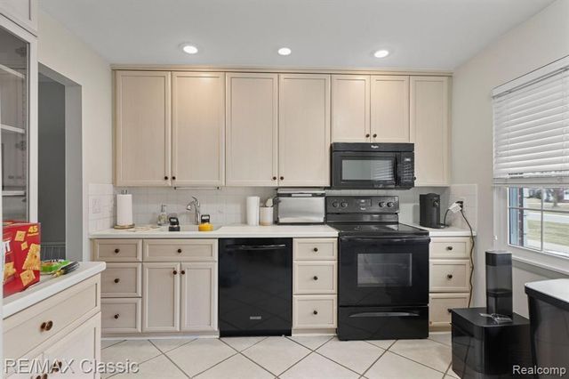 19580 Crystal Lake Drive, Northville, MI 48167