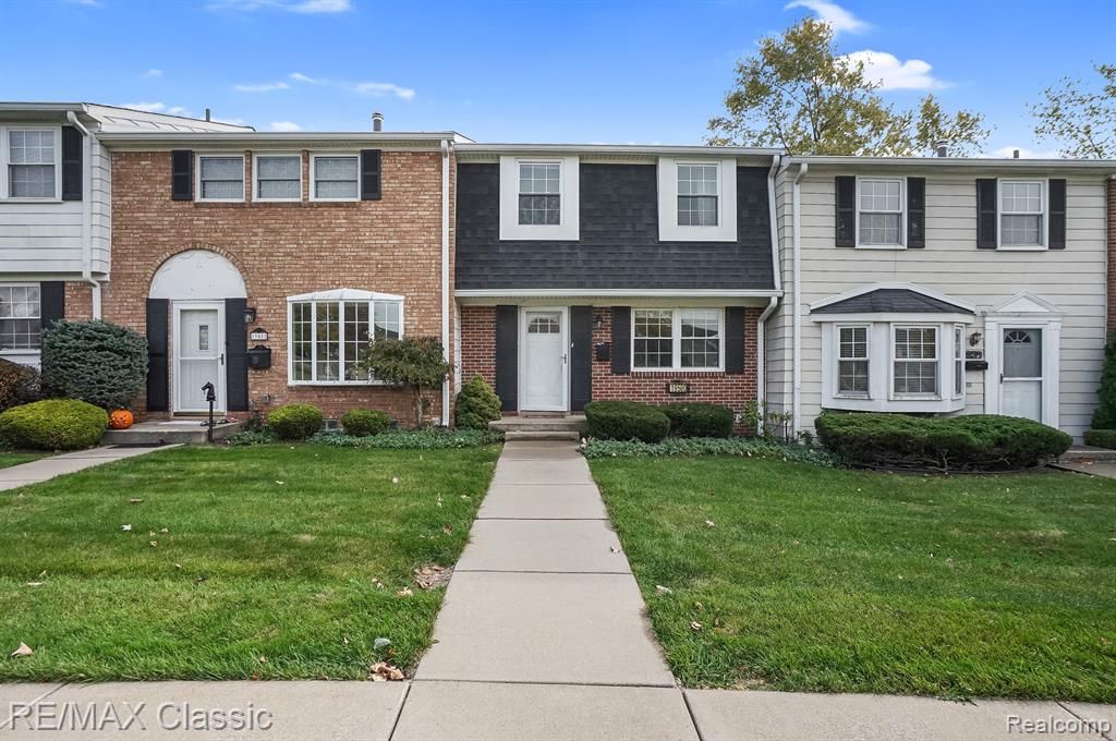 19580 Crystal Lake Drive, Northville, MI 48167