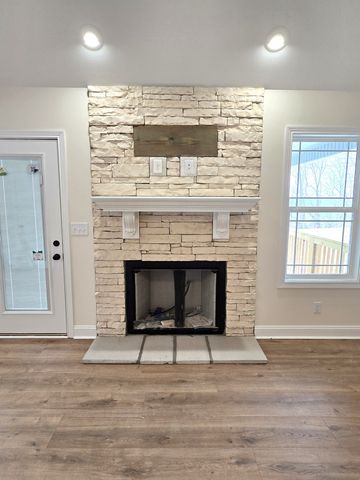 864 Burley Barn Rd, Clarksville, TN 37042