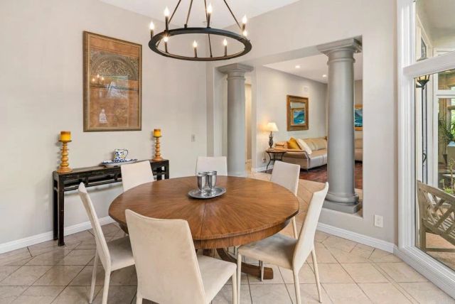 9606 Claiborne Square, La Jolla, CA 92037