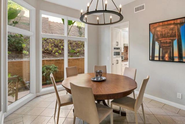 9606 Claiborne Square, La Jolla, CA 92037