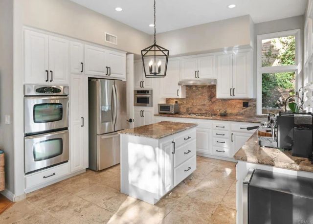 9606 Claiborne Square, La Jolla, CA 92037