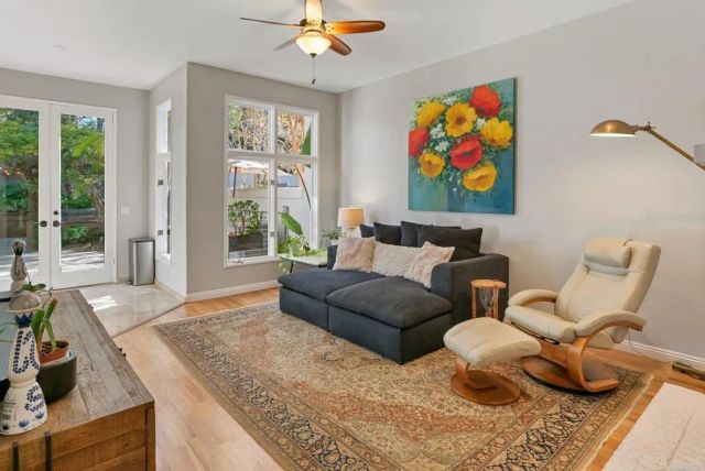 9606 Claiborne Square, La Jolla, CA 92037