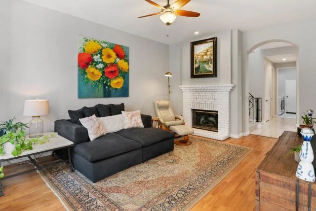 9606 Claiborne Square, La Jolla, CA 92037