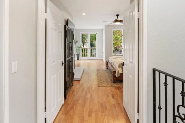 9606 Claiborne Square, La Jolla, CA 92037