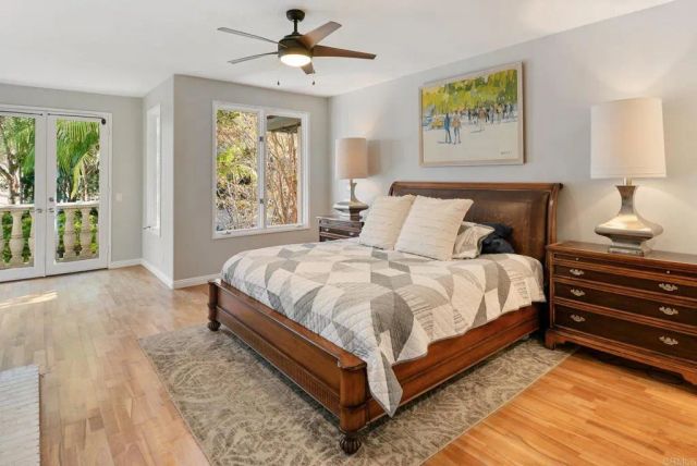 9606 Claiborne Square, La Jolla, CA 92037