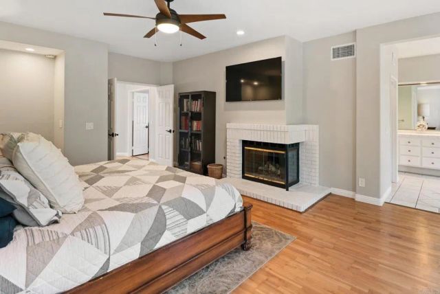 9606 Claiborne Square, La Jolla, CA 92037