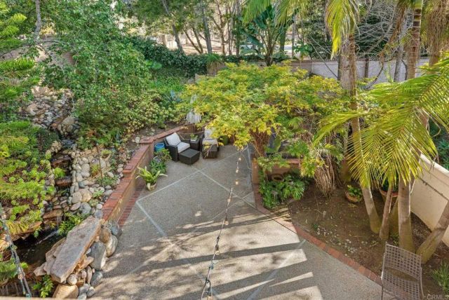 9606 Claiborne Square, La Jolla, CA 92037