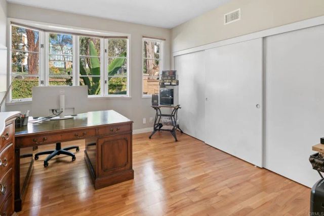 9606 Claiborne Square, La Jolla, CA 92037