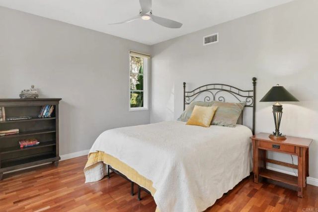 9606 Claiborne Square, La Jolla, CA 92037