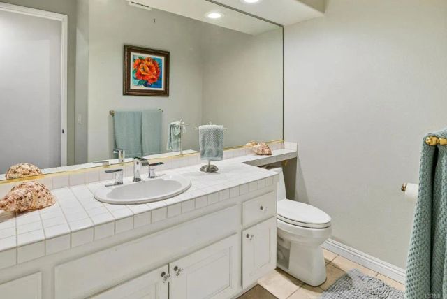 9606 Claiborne Square, La Jolla, CA 92037